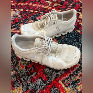 On running sneakers 7.5